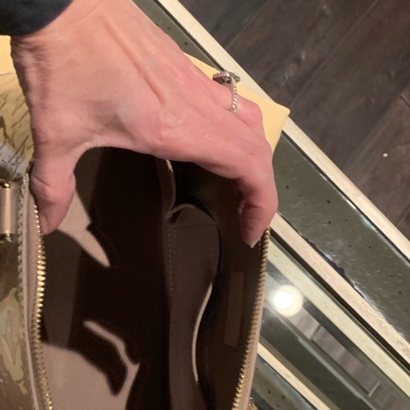 Louis Vuitton handbag. - Picture 4 of 8